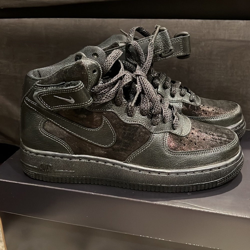 Womens Air Force 1 ‘07 Mid Prm metallic hematite metallic black 6.5 (boys 5)
